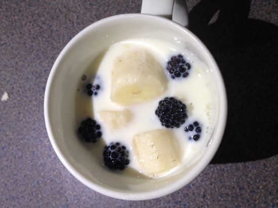 homemade banana and blackberry smoothie 3